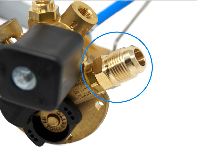 CONNECTOR FOR GAS HOSE FROM 1/2" TO G1/4"