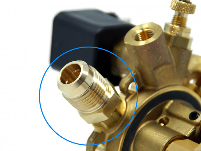 CONNECTOR FOR GAS HOSE FROM 1/2" TO G1/4"