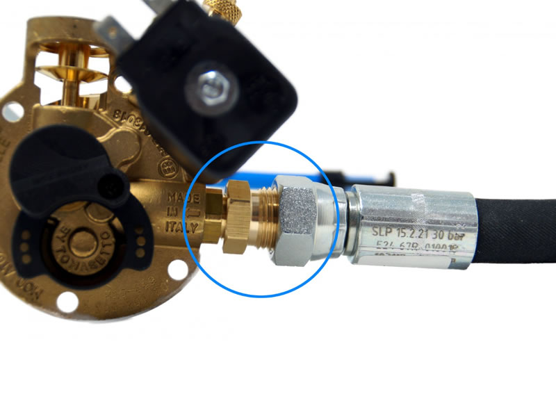 CONNECTOR FOR GAS HOSE FROM 1/2" TO G1/4"