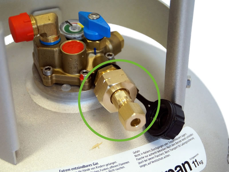 CONNECTOR 21,8 X 1/14  WITH 8 MM COOPER PIPE