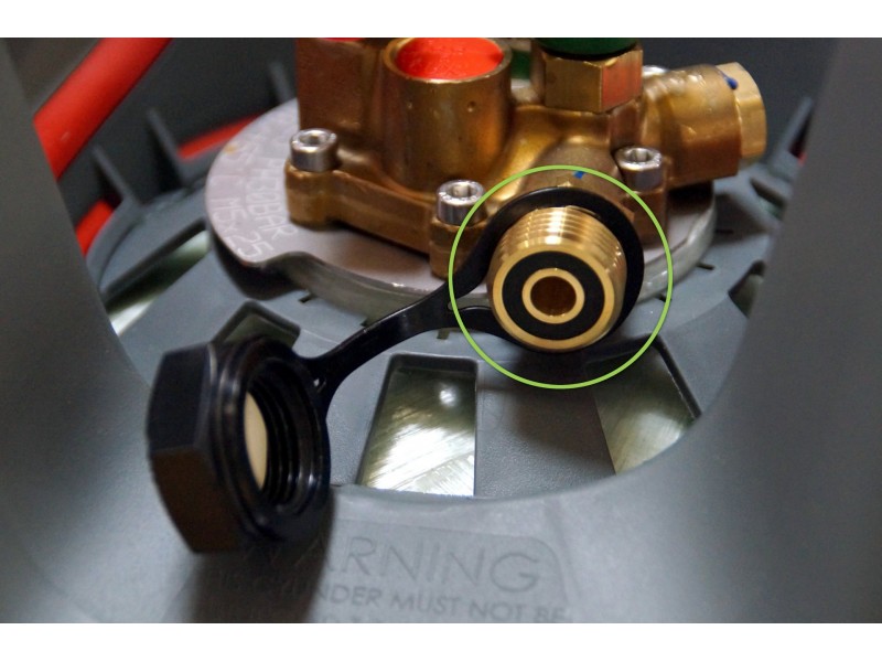 Filler cap for W21.8L filling valve with connector